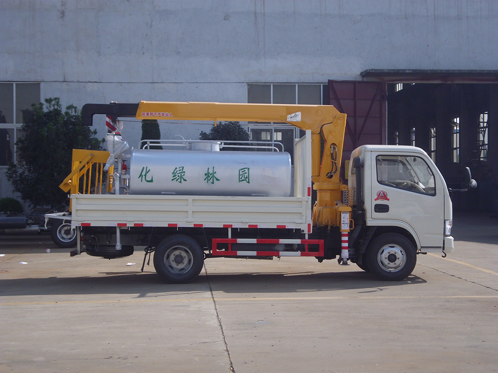 东风多利卡多功能随车吊洒水车
